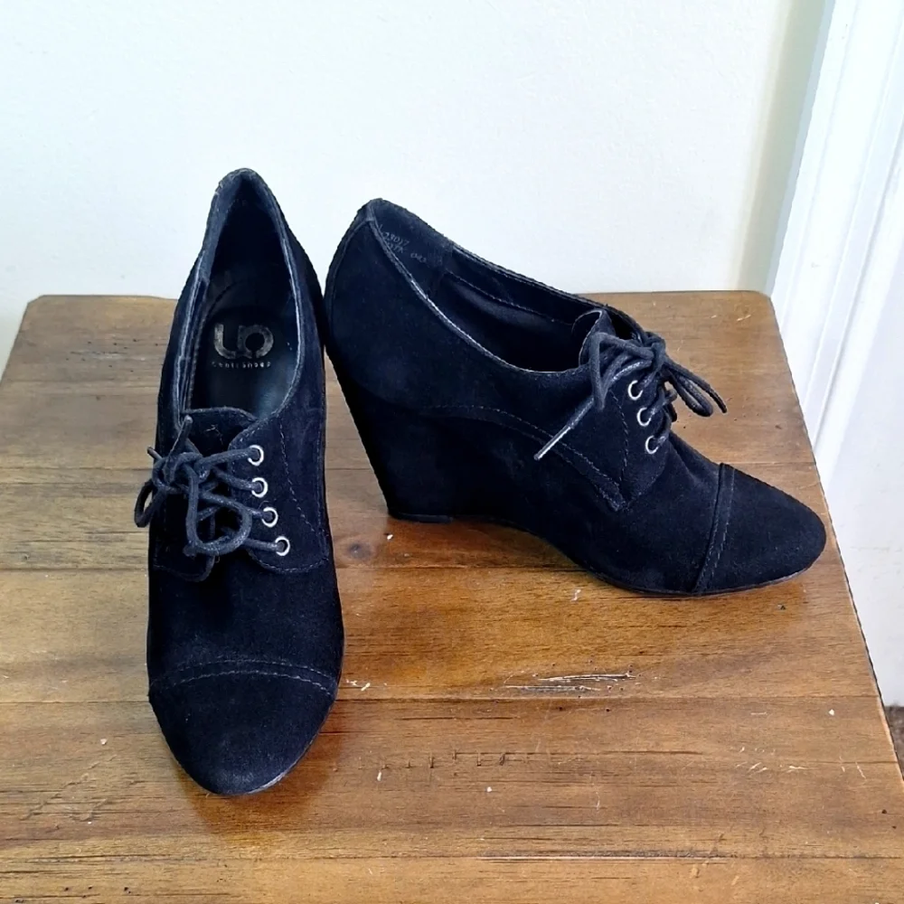 Black Suede Oxford Heels – Size 6